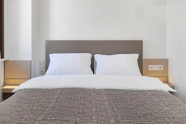 Plus Hotel Cihangir Suites 伊斯坦布尔 2*,